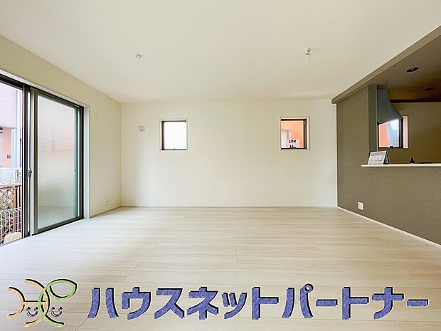 うららかな陽射しがどのお部屋にも降り注ぎますように、快適さを追求した間取設計。得難い立地環境での生活を恵みの豊かな永住の地へと変えてくれます。