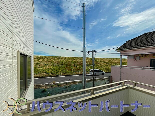 周辺は高い建物が無く、解放感が感じられます。