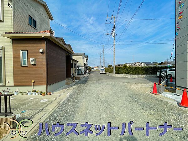 居住者の帰り、訪れる方を優しく迎える・安らぎに満ちた生活空間を予感させる。健やかな暮らしを楽しめそう。