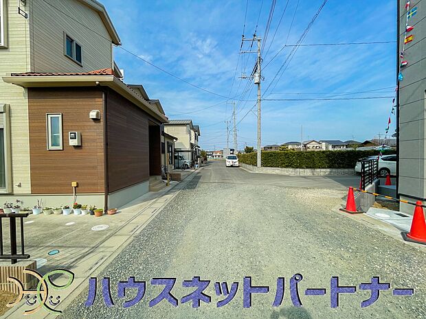 居住者の帰り、訪れる方を優しく迎える・安らぎに満ちた生活空間を予感させる。健やかな暮らしを楽しめそう。
