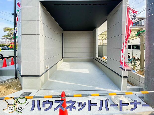 ビルトインガレージは、車がきれい。ビルトインガレージなら「野ざらし、雨ざらし、吹きさらし」になりません。汚れやいたみは減り、車の掃除もラクになります。