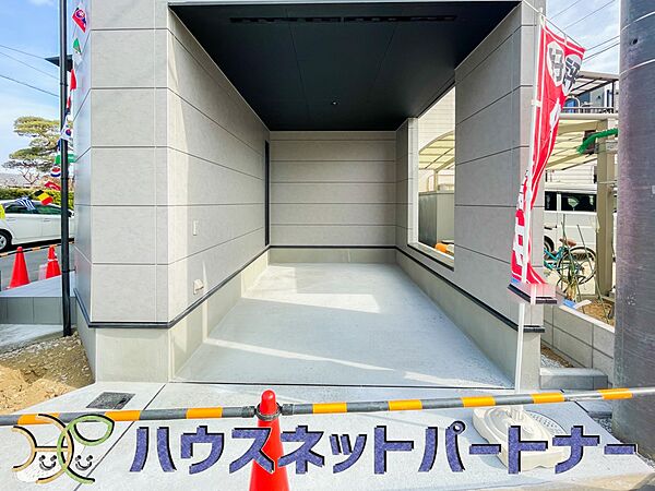 ビルトインガレージは、車がきれい。ビルトインガレージなら「野ざらし、雨ざらし、吹きさらし」になりません。汚れやいたみは減り、車の掃除もラクになります。