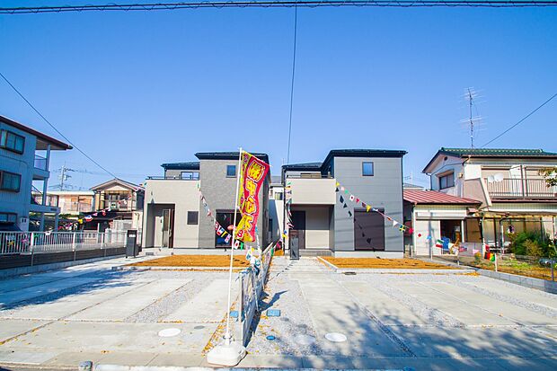 前面道路でお車を駐車するのも楽々。