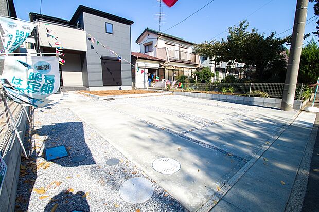 通勤や家族の送迎など、毎日の生活にマイカーが欠かせない方にとって駐車場は大事な条件。敷地内にカースペースがあれば、お出かけやお買い物の際の搬入出もらくらくです。