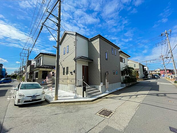 豊かで快適な暮らしを。ここから始まる「日常」はご家族にとってかけがえのない時間となります。少しでも豊かに、快適に。そんな想いから本邸宅は生まれました。