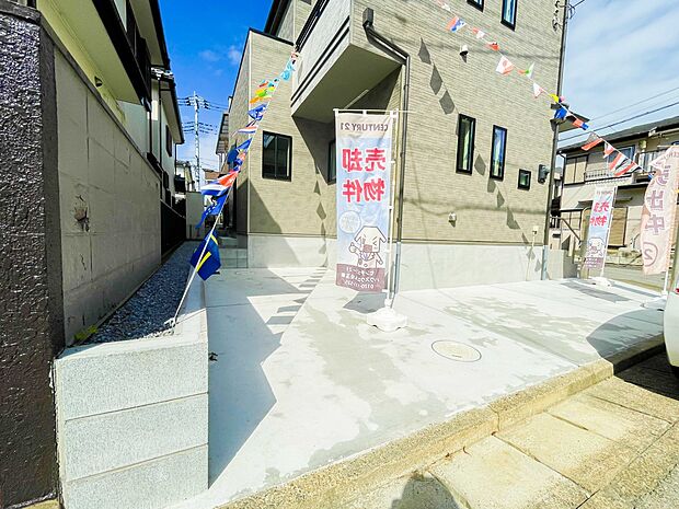 通勤や家族の送迎など、毎日の生活にマイカーが欠かせない方にとって駐車場は大事な条件。敷地内にカースペースがあれば、お出かけやお買い物の際の搬入出もらくらくです。