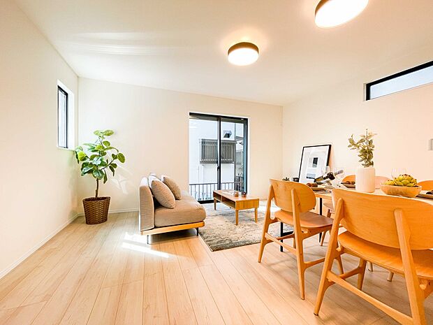 インテリアショップで見掛けた「あの家具」も置ける、ゆったりとした空間。時に広さが上質な寛ぎの時間になる事も。