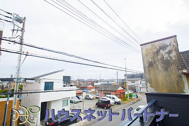 周辺は高い建物が無く、解放感が感じられます。