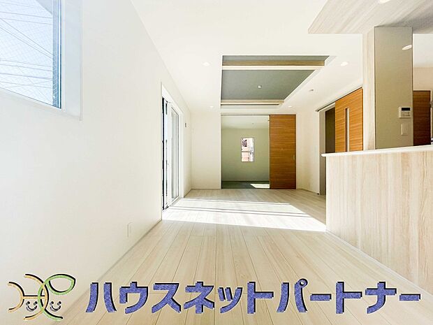 うららかな陽射しがどのお部屋にも降り注ぎますように、快適さを追求した間取設計。得難い立地環境での生活を恵みの豊かな永住の地へと変えてくれます。