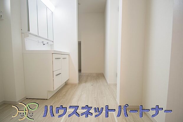 タオルやリネンを収納するリネン庫はすっきりおしゃれに収納したいと誰もが思うこと。そう・・・理想はホテルのリネン庫といったところでしょうか。