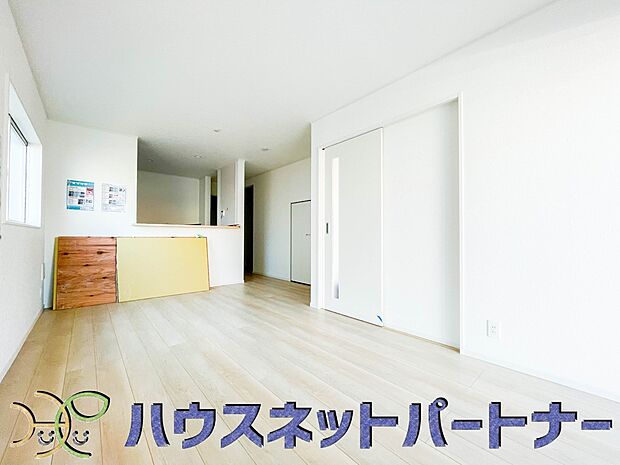 明るく開放的なダイニング。家族とのコミュニケーションが取りやすく、みんなの笑顔が溢れます。