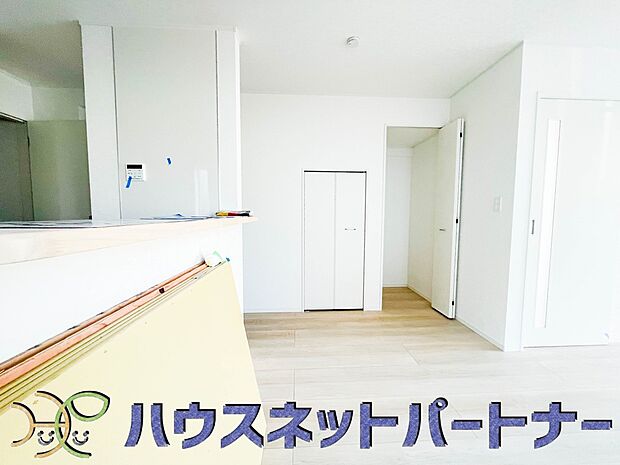 カウンターがあると配膳が楽なことがメリットの一つ。後片付けをするときも、ダイニングテーブルからあまり動かずに流し台へ運ぶことができるので便利です♪