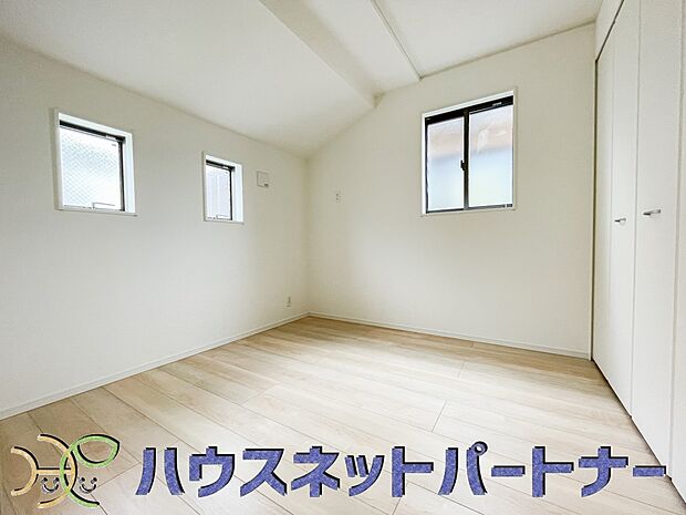 陽射しがぽかぽかと差し込むお部屋は湿気やカビの心配も減るので快適に過ごせます。