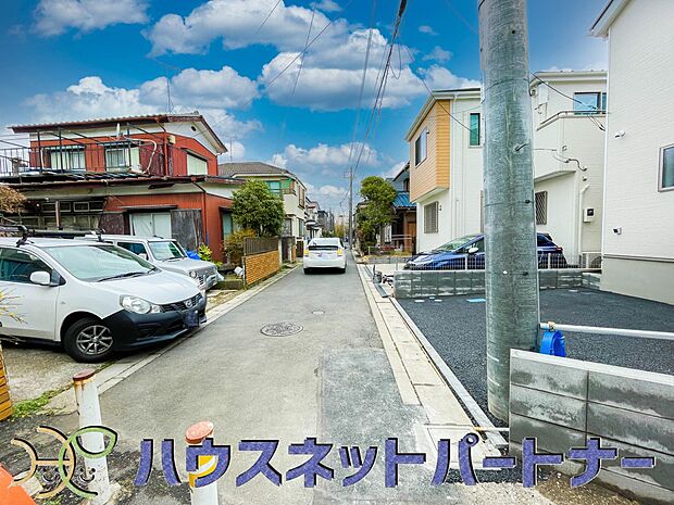 前面道路でお車を駐車するのも楽々。