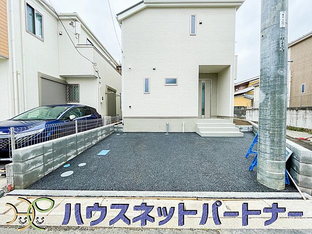 駐車場がある戸建を持つ最大のメリットは、駐車場代金を支払い続ける必要がないことです。賃貸住宅に住んでいる方が、戸建の購入を考えるきっかけに挙げることが多いようです。