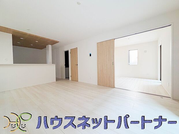 ここから始まる「日常」はご家族にとってかけがえのない時間となります。少しでも豊かに、快適に。そんな想いから本邸宅は生まれました。