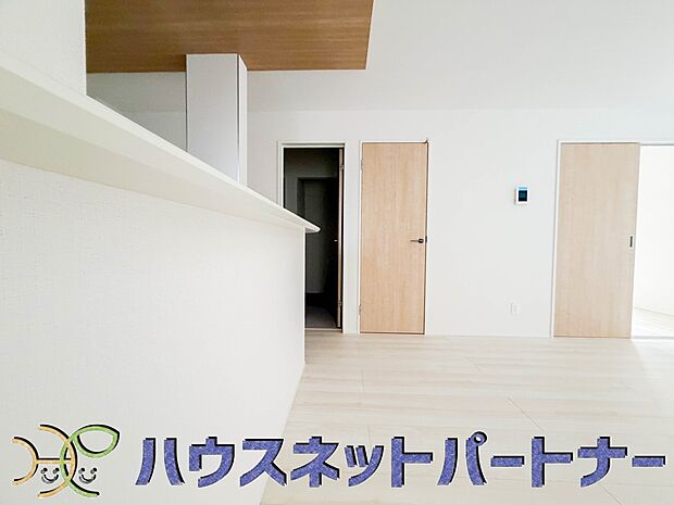 明るく開放的なダイニング。家族とのコミュニケーションが取りやすく、みんなの笑顔が溢れます
