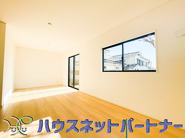 陽だまりのある光彩豊かなリビングは、何よりも快適で心休まる時間を過ごせます。