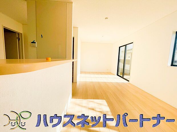 カウンターがあると配膳が楽なことがメリットの一つ。後片付けをするときも、ダイニングテーブルからあまり動かずに流し台へ運ぶことができるので便利です♪