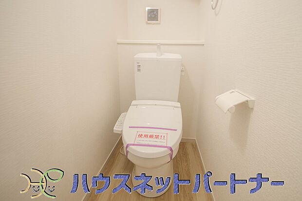 快適な生活を送るための必須アイテムとなった洗浄機能付トイレ。おしり洗浄、ビデ洗浄、暖房便座の3つの機能を標準装備しています