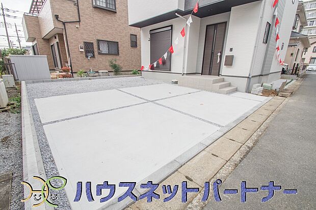 カースペースは並列で2台分がOK。お友達が遊びに来ても、安心ですね。