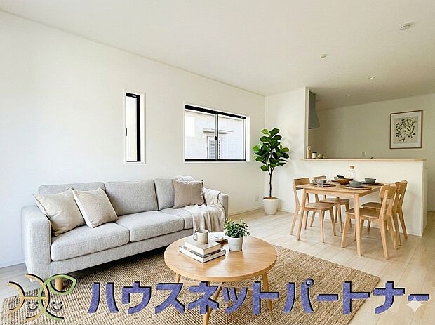 家族でくつろぐリビングは16帖。風通しも優れています。※家具はイメージです。