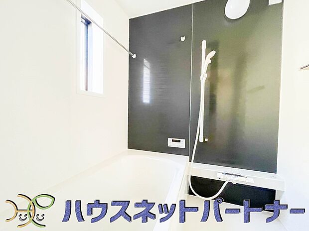 清潔を基調とした浴室は家族と一緒にお風呂に入れる広さです。楽しく癒しの一時を・・。