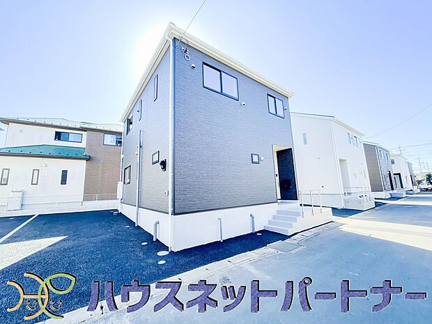 太陽に愛された邸は、陽当り・通風に優れた魅力的で快適さを追求した新築戸建でした。ここに住むからこそ意味がある。そんな特別感に浸りながら、毎日をお過ごしして欲しいです。