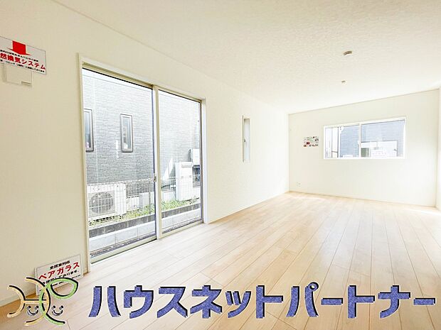 うららかな陽射しがどのお部屋にも降り注ぎますように、快適さを追求した間取設計。得難い立地環境での生活を恵みの豊かな永住の地へと変えてくれます。