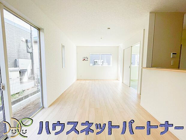 インテリアショップで見掛けた「あの家具」も置ける、ゆったりとした空間。時に広さが上質な寛ぎの時間になる事も。