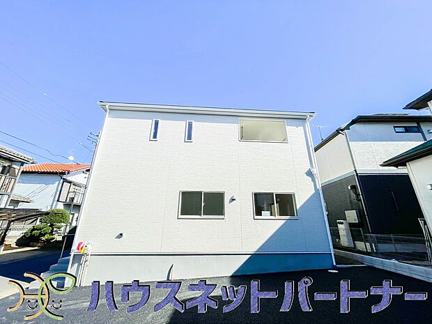太陽に愛された邸は、陽当り・通風に優れた魅力的で快適さを追求した新築戸建でした。ここに住むからこそ意味がある。そんな特別感に浸りながら、毎日をお過ごしして欲しいです。