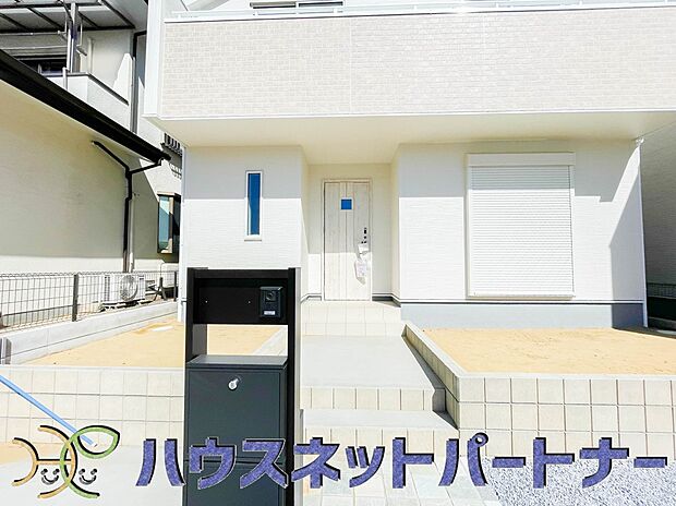 居住者の帰り、訪れる方を優しく迎える・安らぎに満ちた生活空間を予感させる。健やかな暮らしを楽しめそう。