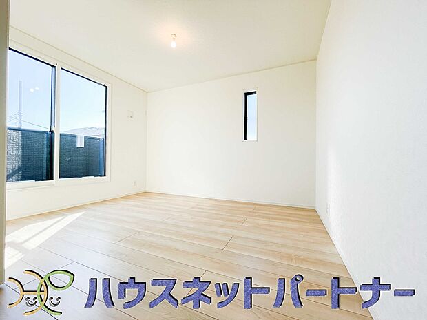 陽光が降り注ぐ明るく開放的な空間が魅力的。