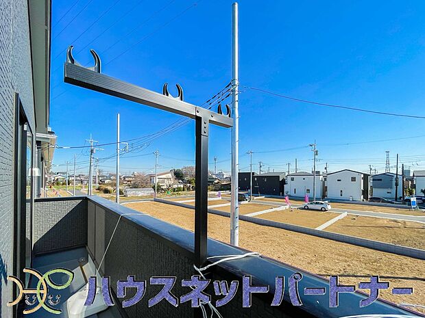 洗濯物を干したり、布団を干したり、ゴミを一時保管したり…