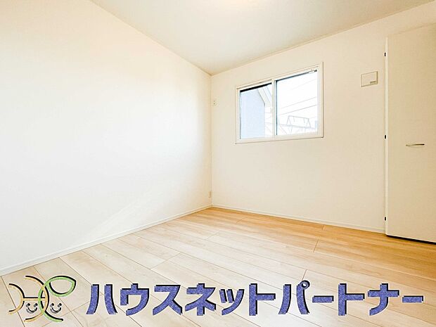 陽射しがぽかぽかと差し込むお部屋は湿気やカビの心配も減るので快適に過ごせます。