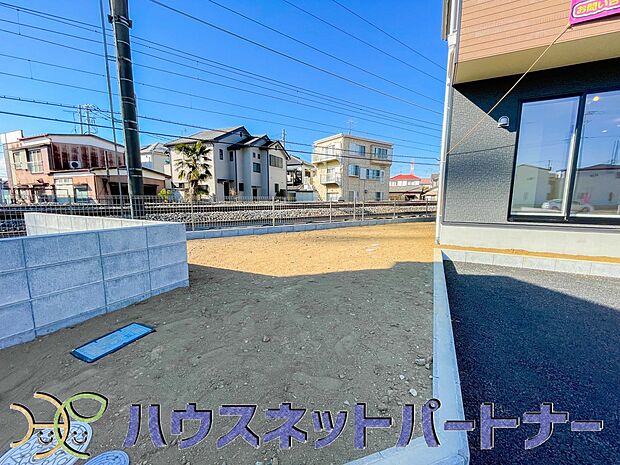 一戸建ての醍醐味は、何といっても庭があること。花や野菜を育てたり、子供と遊んだり、お客様を迎えたり…。大切なペットと過ごす心地良いスペースにもなりますね。