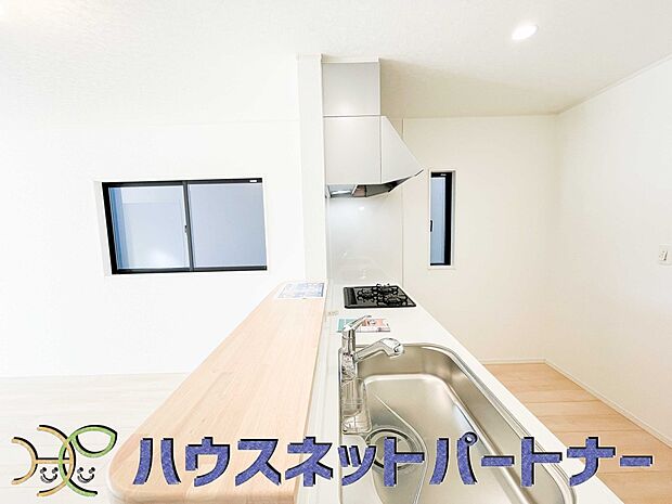 料理を作りながら家族との会話も弾む対面キッチンです。