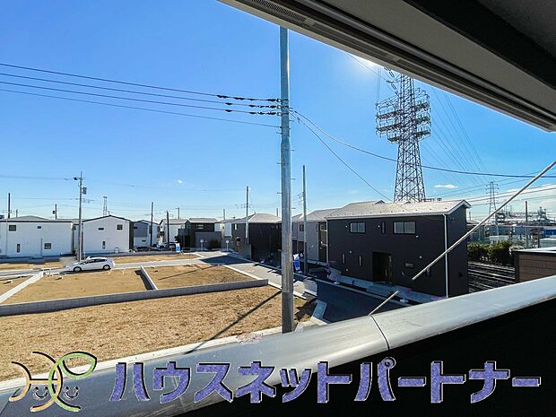 周辺は高い建物が無く、解放感が感じられます。