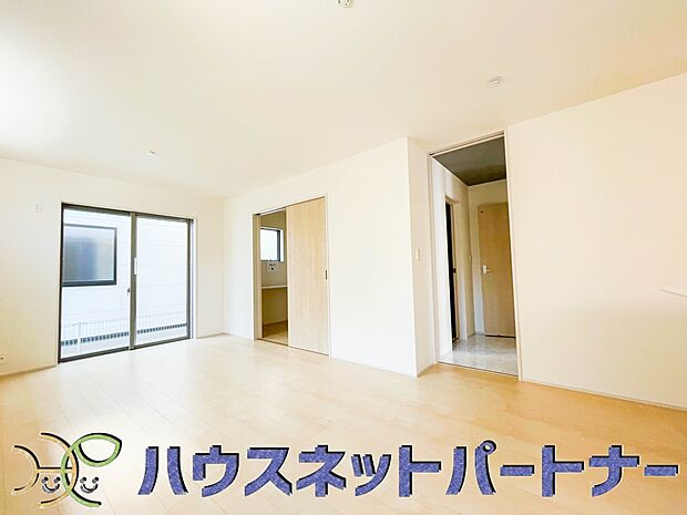 インテリアショップで見掛けた「あの家具」も置ける、ゆったりとした空間。時に広さが上質な寛ぎの時間になる事も。