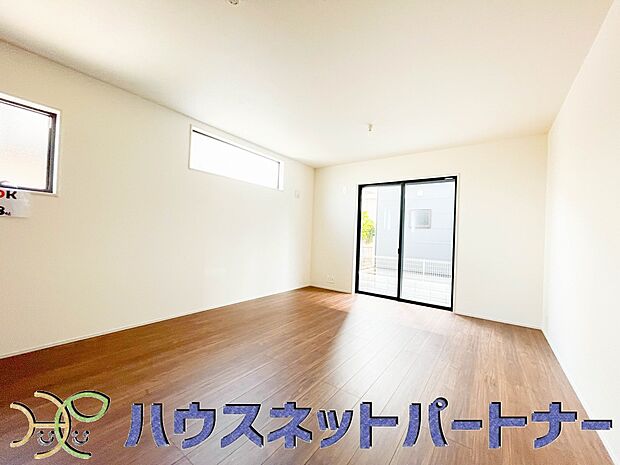 通風・採光に優れ、心地よい光と風が溢れています。 贅沢で豊かな居住性と、プライドを満たすクオリティが見事に調和した住空間。新築ならではの快適なひとときをご体感頂ける筈です。