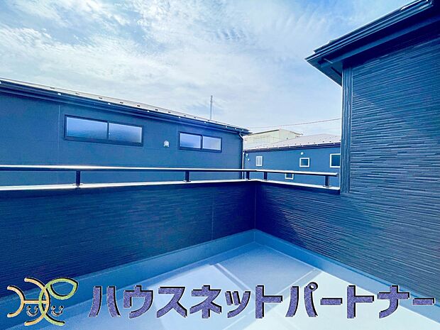 ワイドバルコニーはお洗濯だけではもったいない。季節のお野菜を育てるのもいいですね。