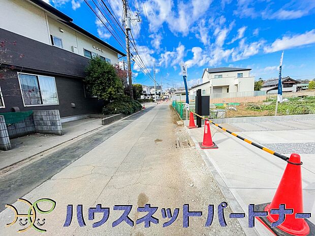 季節感を演出する多彩な樹木と豊かな彩りが重なり、四季折々の変化を楽しめる心地よい場所となることでしょう。時間の経過と共に味わいが出る素敵な空間へ。