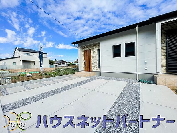 カースペース2台可。もう1台車が必要になった時や来客時にも安心。駐車場に2台以上の車が停められる一戸建ては、車好きのあなたにおすすめ。