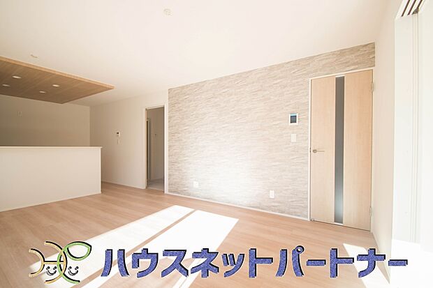 家族でくつろぐリビングは16帖。日当たりも良く、風通しも優れています。