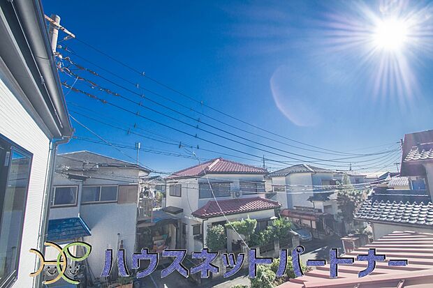 朝の澄んだ空気や、夕方に吹く清々しい風を五感で感じられるバルコニー。住まいの中で唯一屋外にあって、本当の自然を感じられるスペースです。