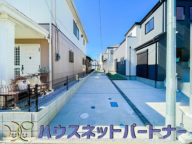 カースペース2台可。敷地内に駐車スペースが2台分確保されています。通勤、お出かけ、ショッピングなど、家族で出かける際の足となる車。状況に応じて使い分けたい、そんな方におすすめです。