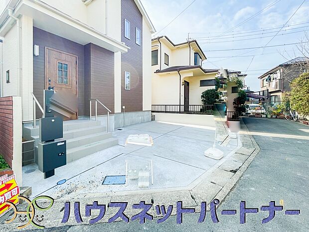 前面道路でお車を駐車するのも楽々。