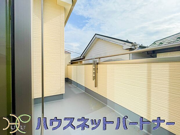 周辺は高い建物が無く、解放感が感じられます。