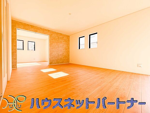 リビング横の洋室扉を開放して、パーティーの時は広々した空間造りもできますね。