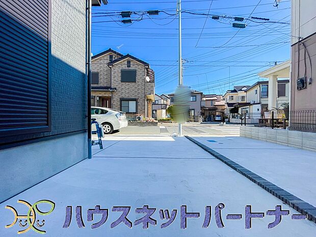 駐車場がある戸建を持つ最大のメリットは、駐車場代金を支払い続ける必要がないことです。賃貸住宅に住んでいる方が、戸建の購入を考えるきっかけに挙げることが多いようです。